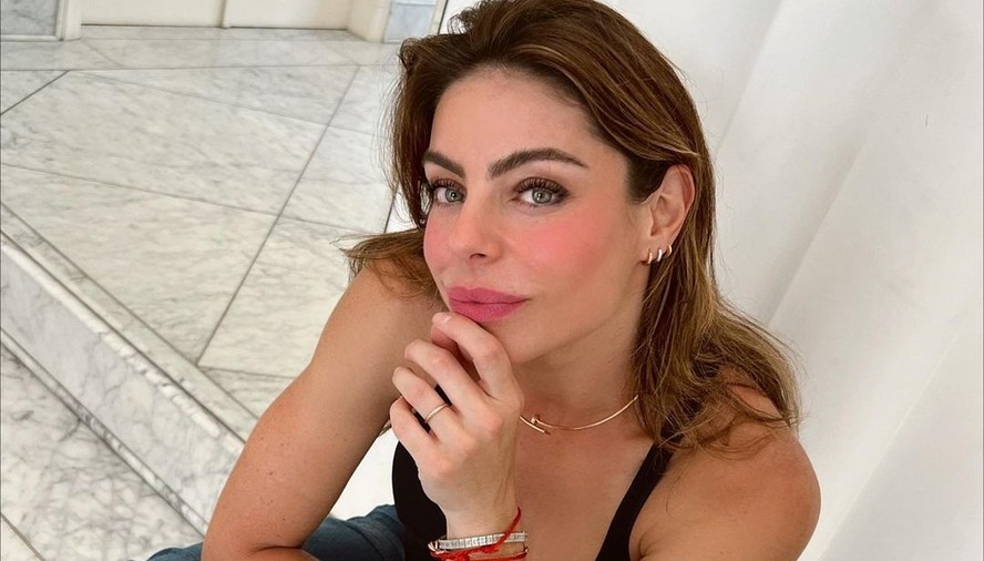 Daniella Cicarelli se exercita na chuva e revela gosto pela prática