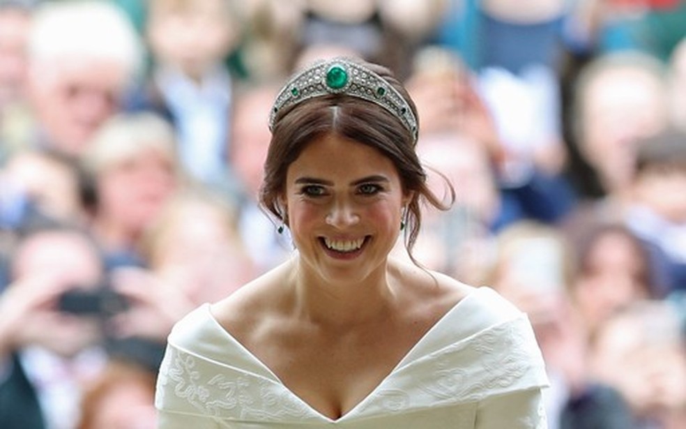 Casamento real: a tiara Greville foi a escolhida pela Princesa Eugenie para subir ao altar — Foto: Vogue