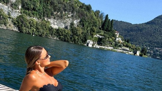 Na Itália, Ana Paula Siebert reforça bronzeado à beira de lago