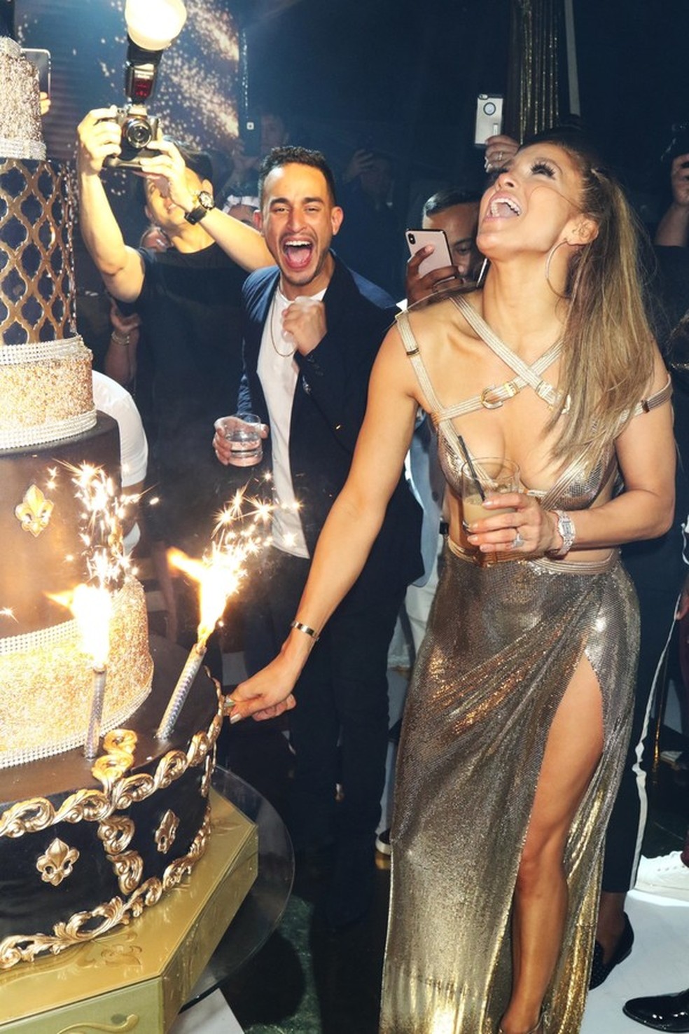 Miami, FL - Jennifer Lopez pictured at the Jennifer Lopez 50th Birthday Celebration at the Gloria Estefan Estate on Star Island in Miami. Pictured: Jennifer Lopez BACKGRID USA 25 JULY 2019 BYLINE MUST READ: MediaPunch / BACKGRID USA: +1 310 (Foto: MediaPunch / BACKGRID) — Foto: Vogue