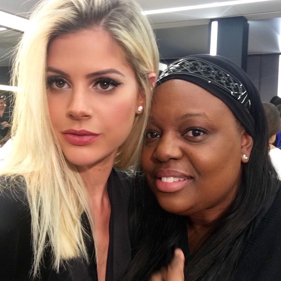 Lala Rudge desfila para a Dolce & Gabbana em Milão ao lado de celebs