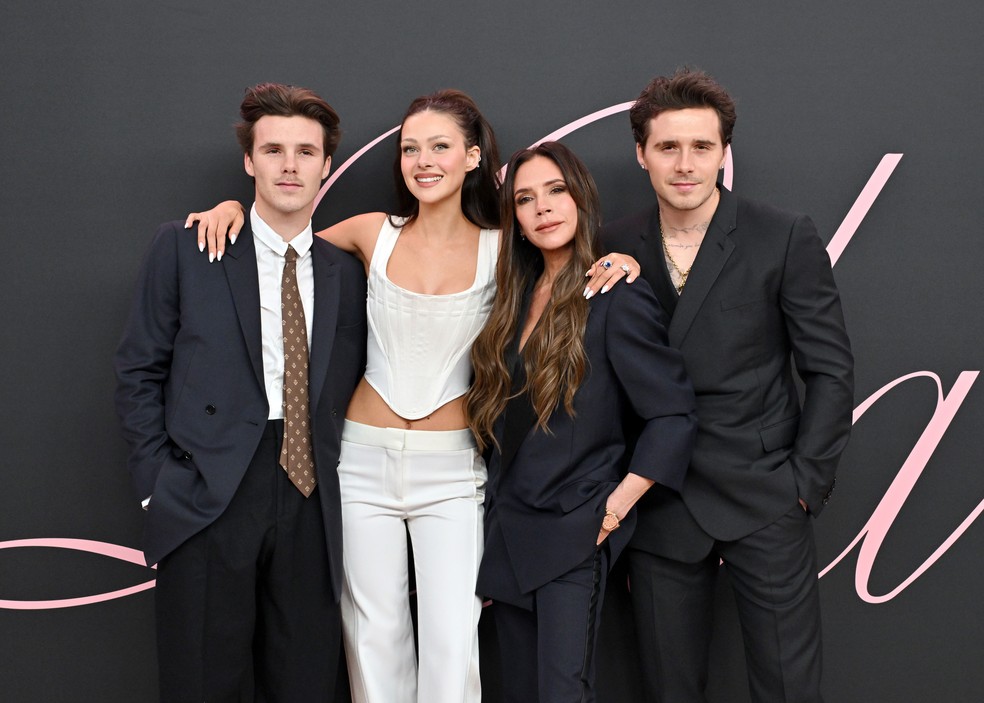 Cruz Beckham, Nicola Peltz Beckham, Victoria Beckham e Brooklyn Peltz Beckham — Foto: Getty Images
