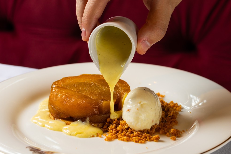 Tarte Tatin do Marie Cuisine — Foto: Raul da Mota/Divulgação