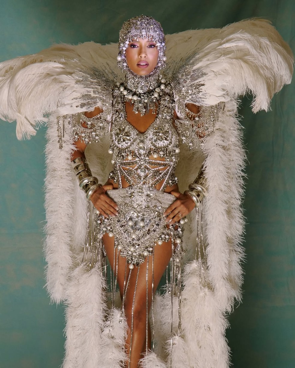 Baile da Vogue 2026: Taís Araujo homenageia Pinah, ícone do Carnaval carioca