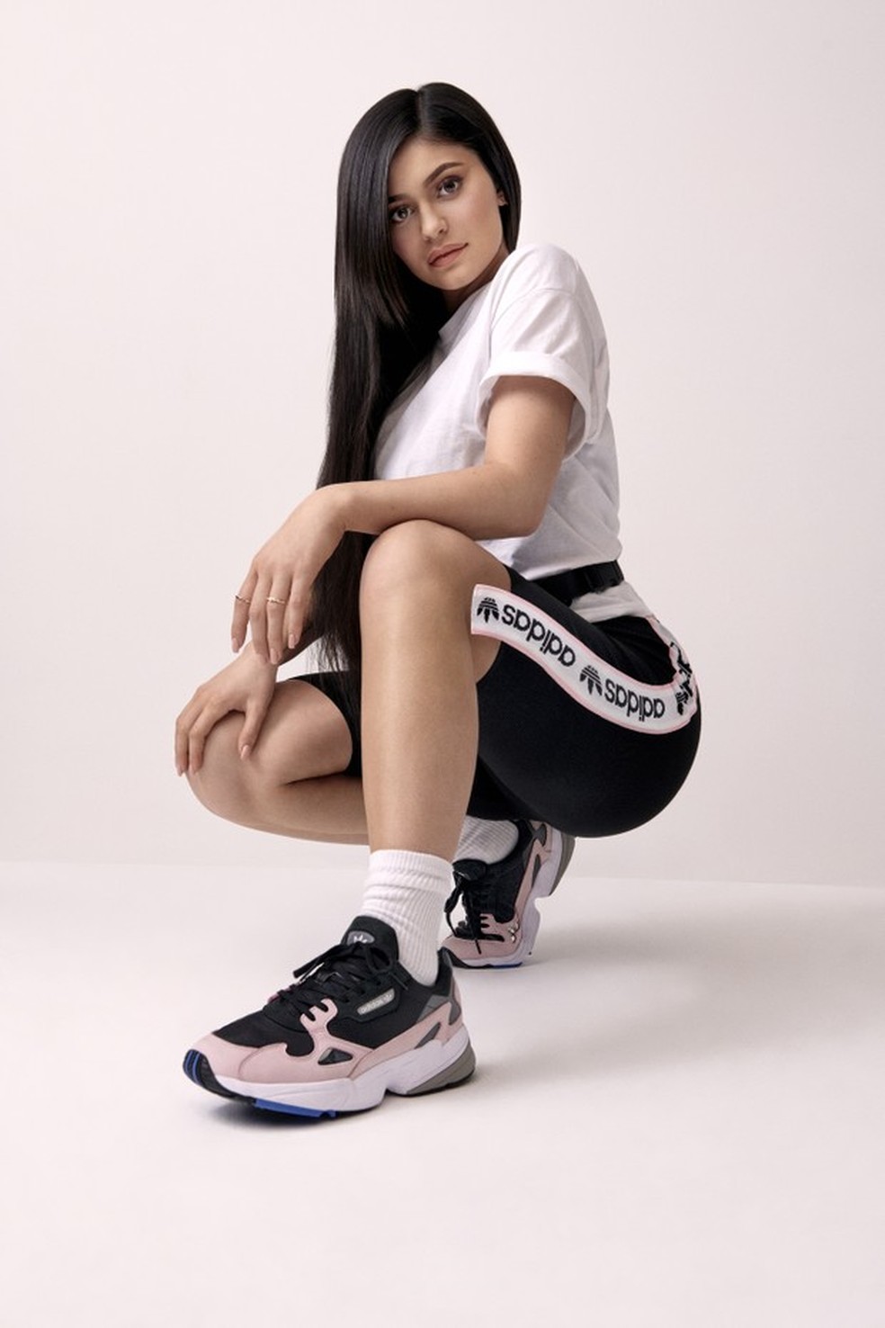 Adidas falcon 1990 2025
