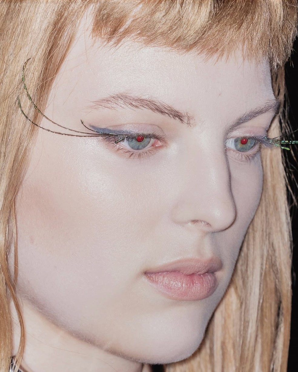 Beleza da Mugler na semana de moda de Paris, verão 2027 — Foto: Reprodução/Instagram