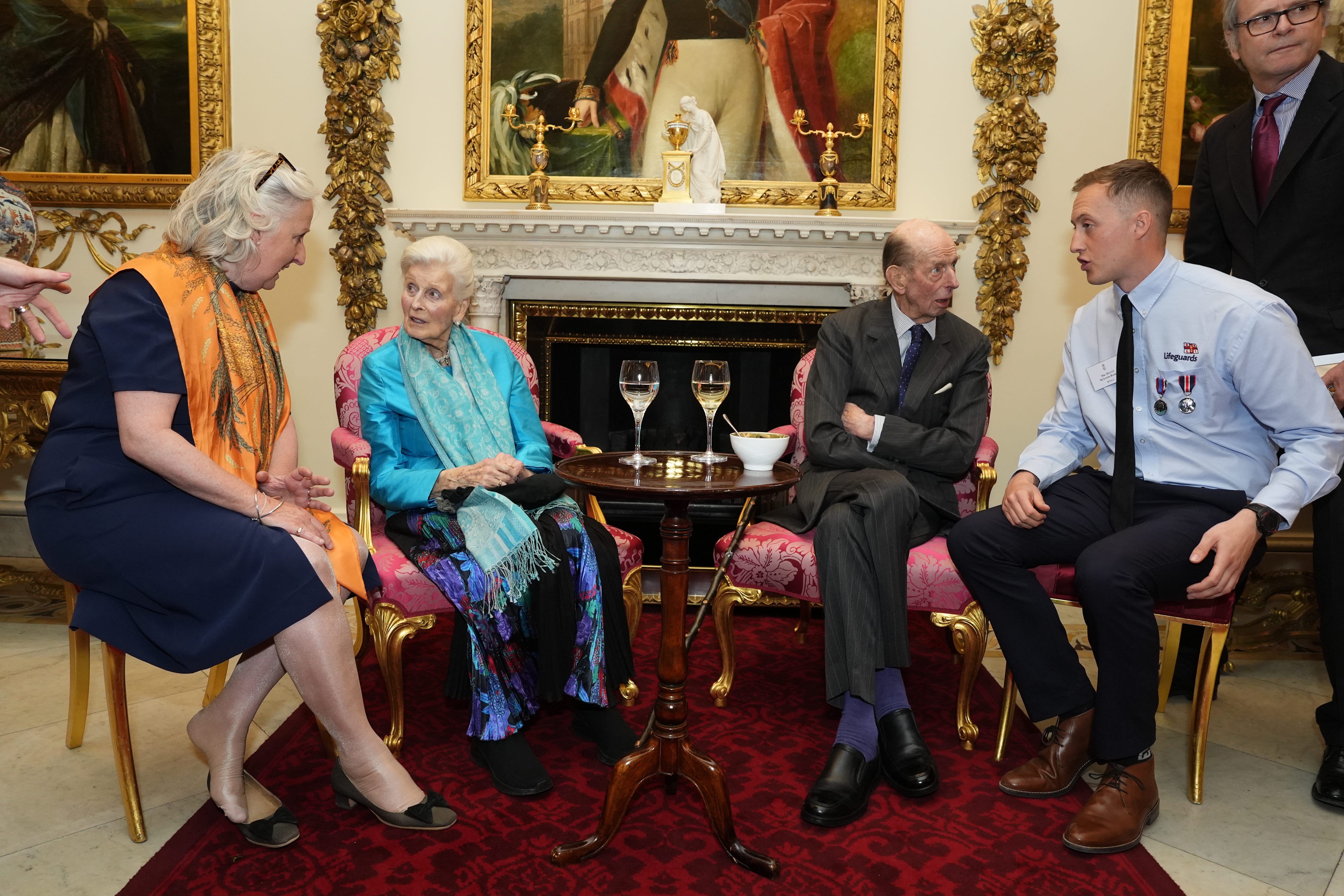 Primos de Elizabeth II fazem rara aparição em celebração de seu centenário