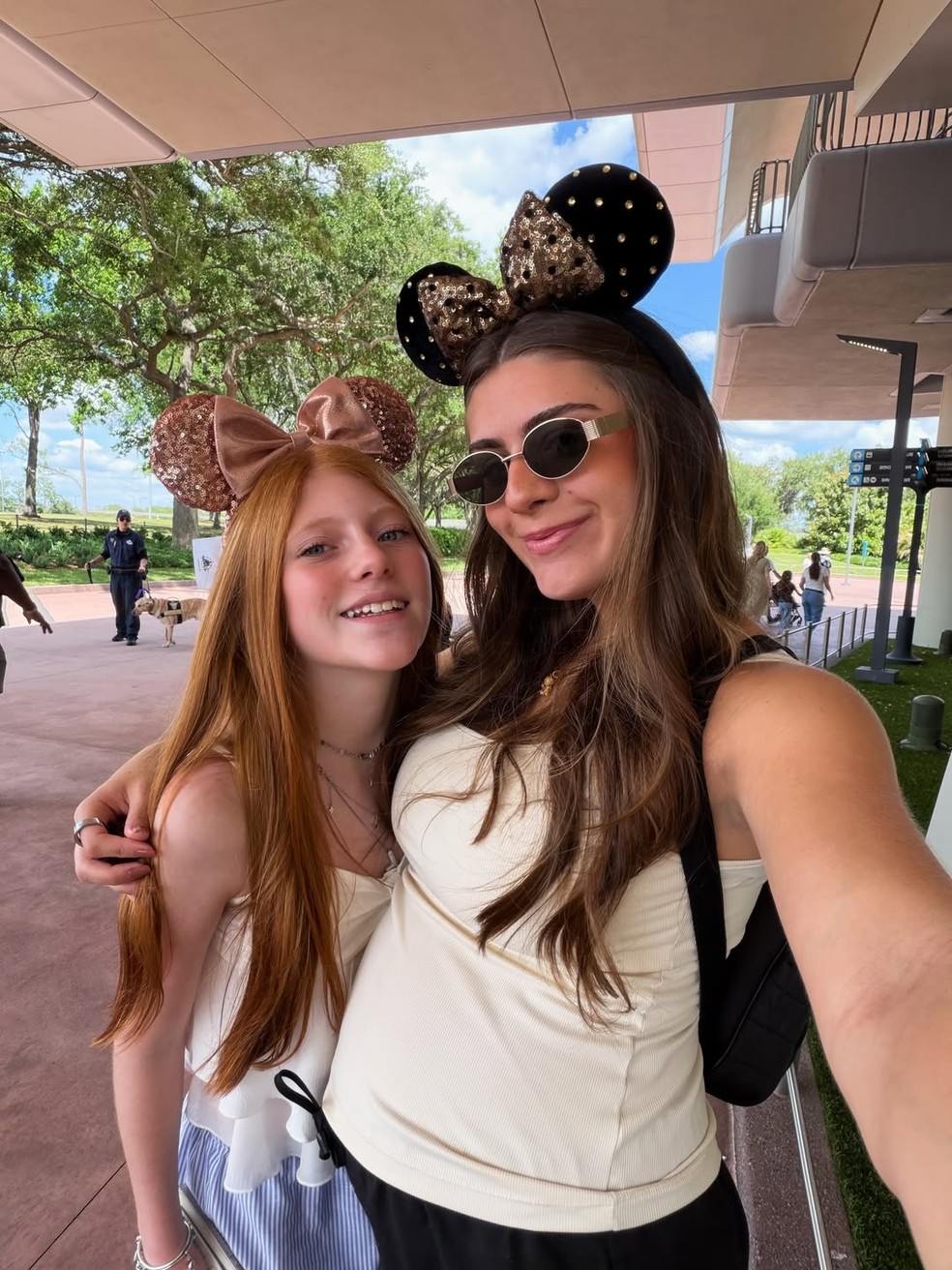 Grávida, filha de Cesar Filho e Elaine Mickely posa na Disney — Foto: Reprodução/Instagram