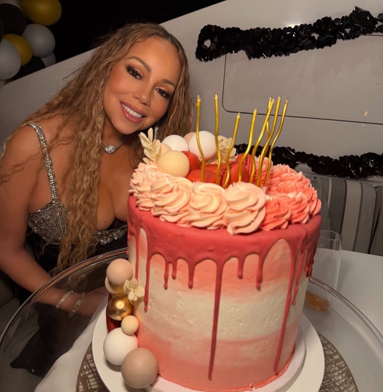 Mariah Carey abre álbum do aniversário de 57 anos
