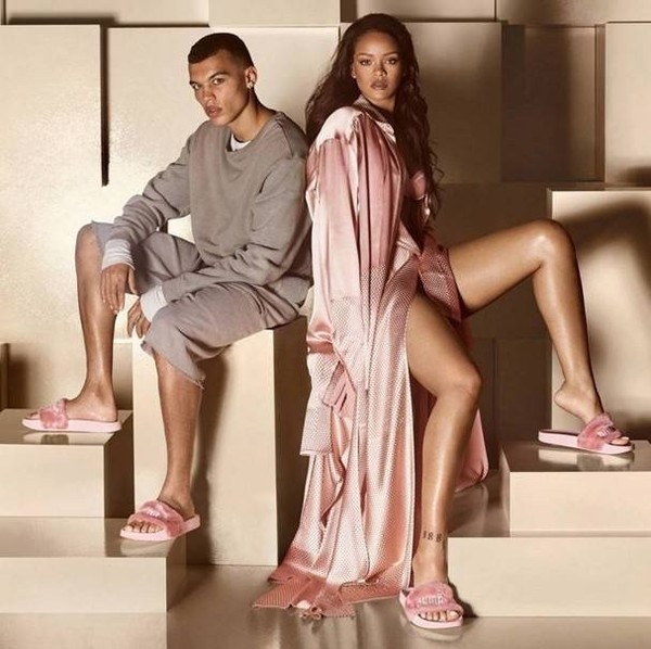 Chinelo fenty puma preto new arrivals