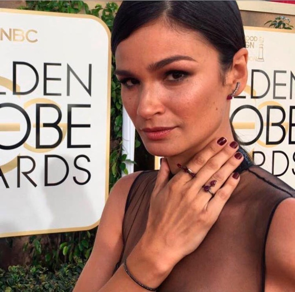 Carol Ribeiro prestigia grifes brasileiras no Golden Globes