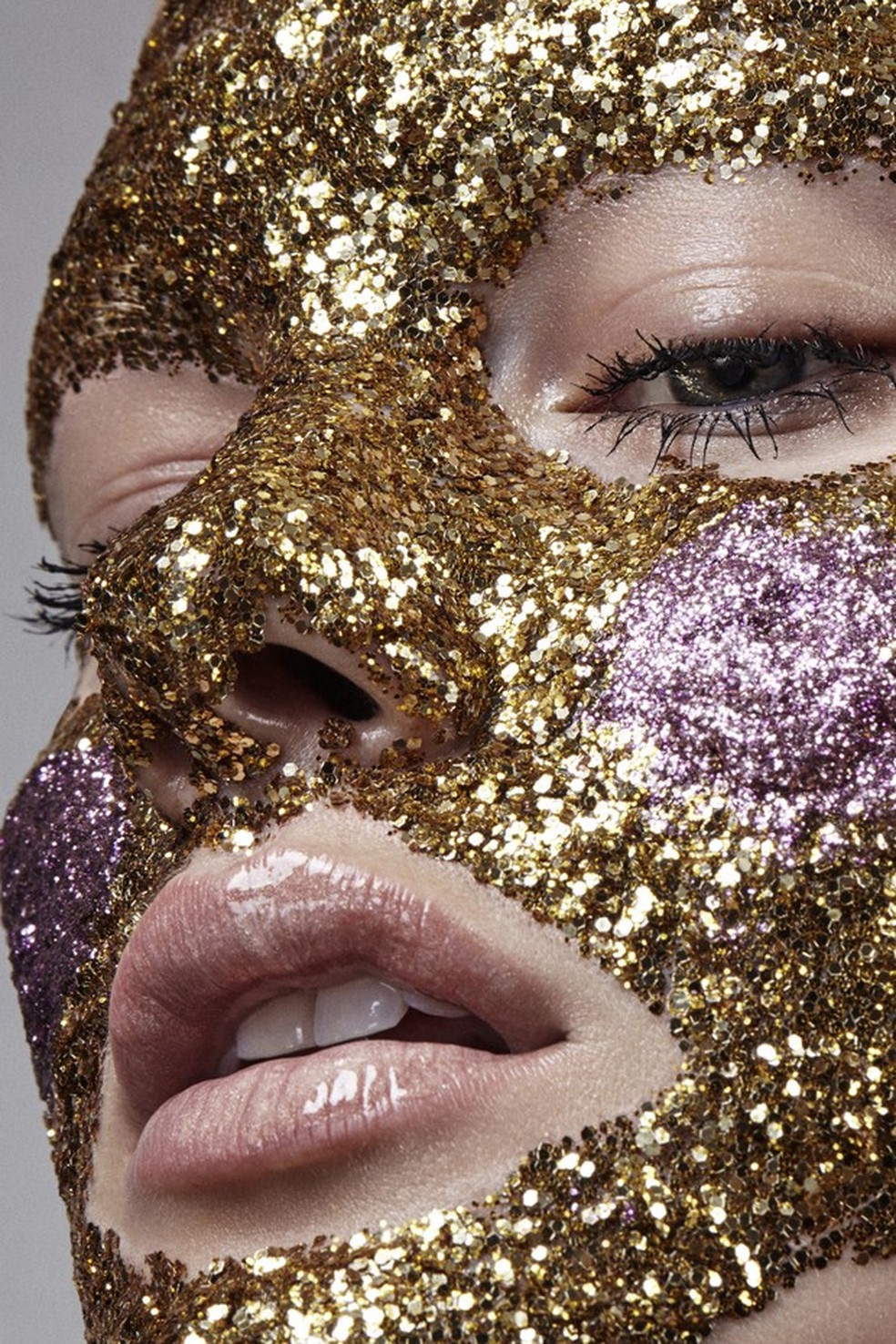 Glitter no Carnaval (Foto: Hannah Khymych) — Foto: Vogue