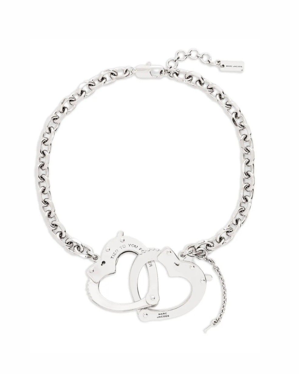 Colar The Heart Handcuff, Marc Jacobs — Foto: Reprodução