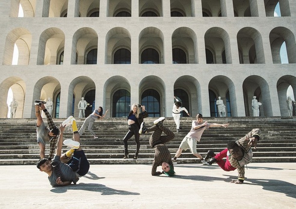 F is for... Funk! Fendi reúne artistas em batalha de dança em rooftop ...