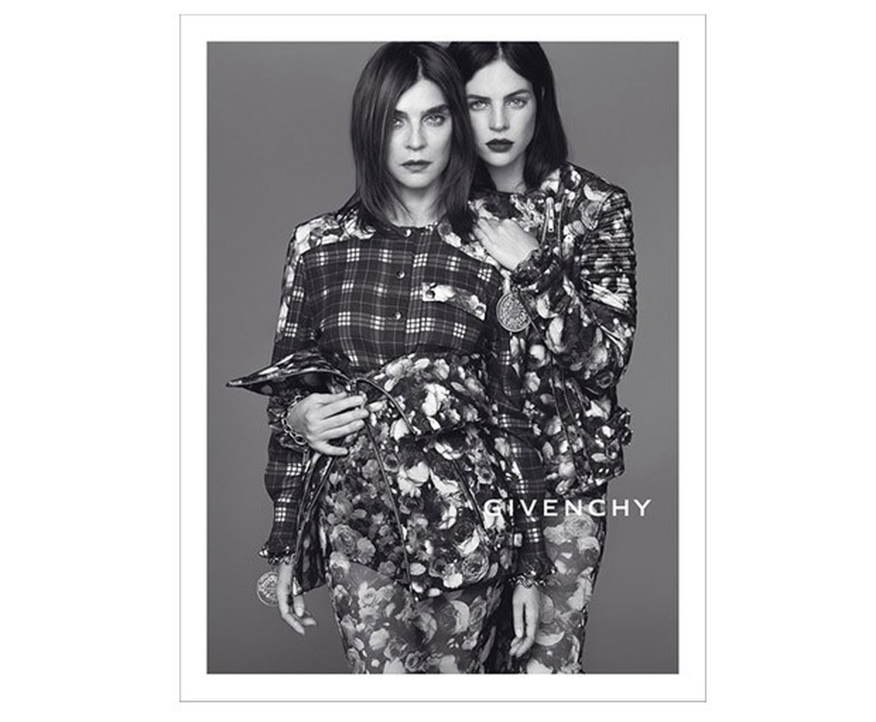 Carine e sua filha Julia Restoin Roitfeld (Foto: Divulgação) — Foto: Vogue
