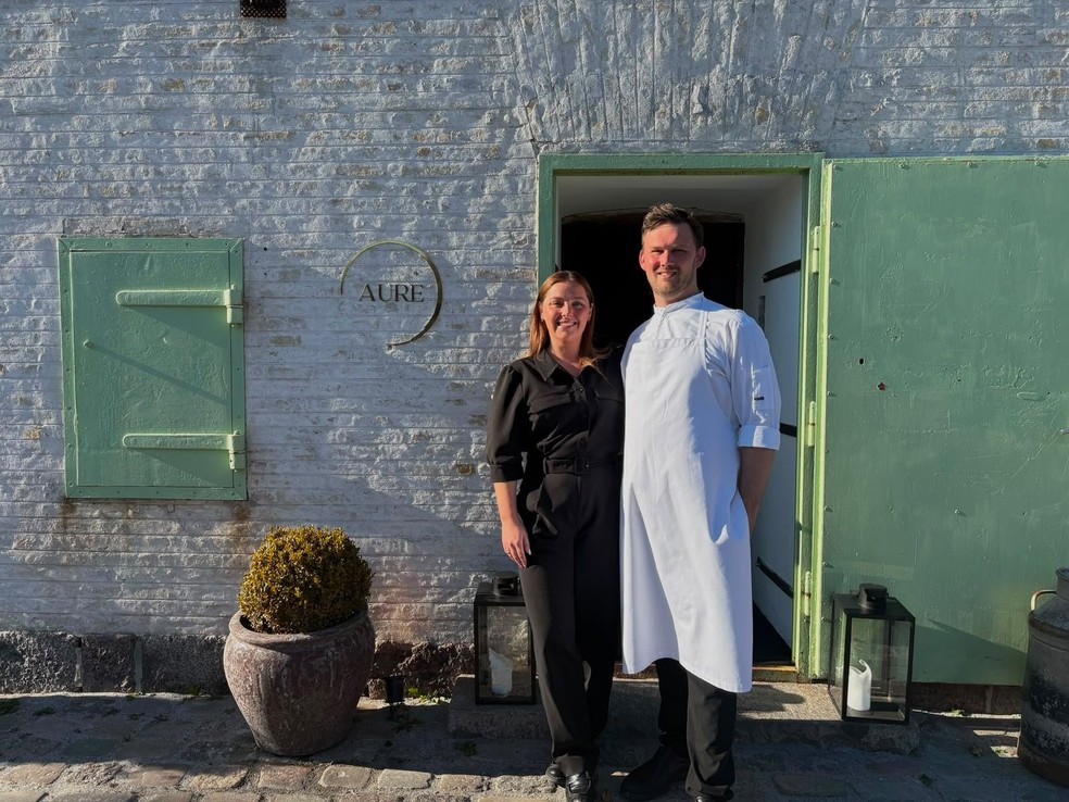 Emma Nørbygaard e Chef Nicky Arentsen — Foto: Divulgação/Flemming Gernyx and TheTravelBook