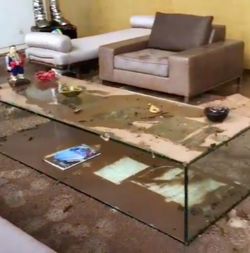 Otavio Mesquita tem casa invadida por enchente (Foto: Reprodução/Instagram) — Foto: Vogue