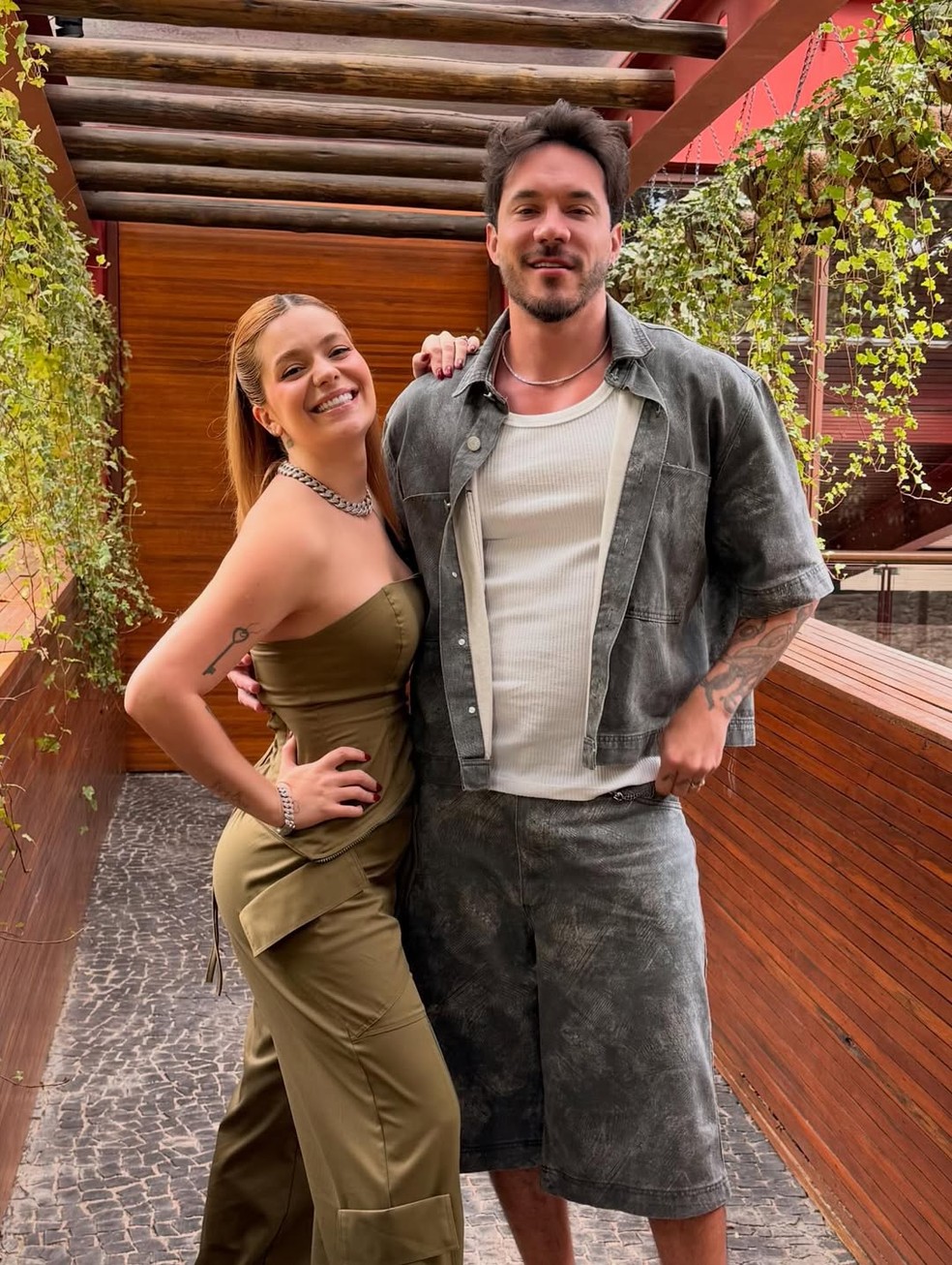 Eliezer posa com Viih Tube — Foto: Reprodução/Instagram