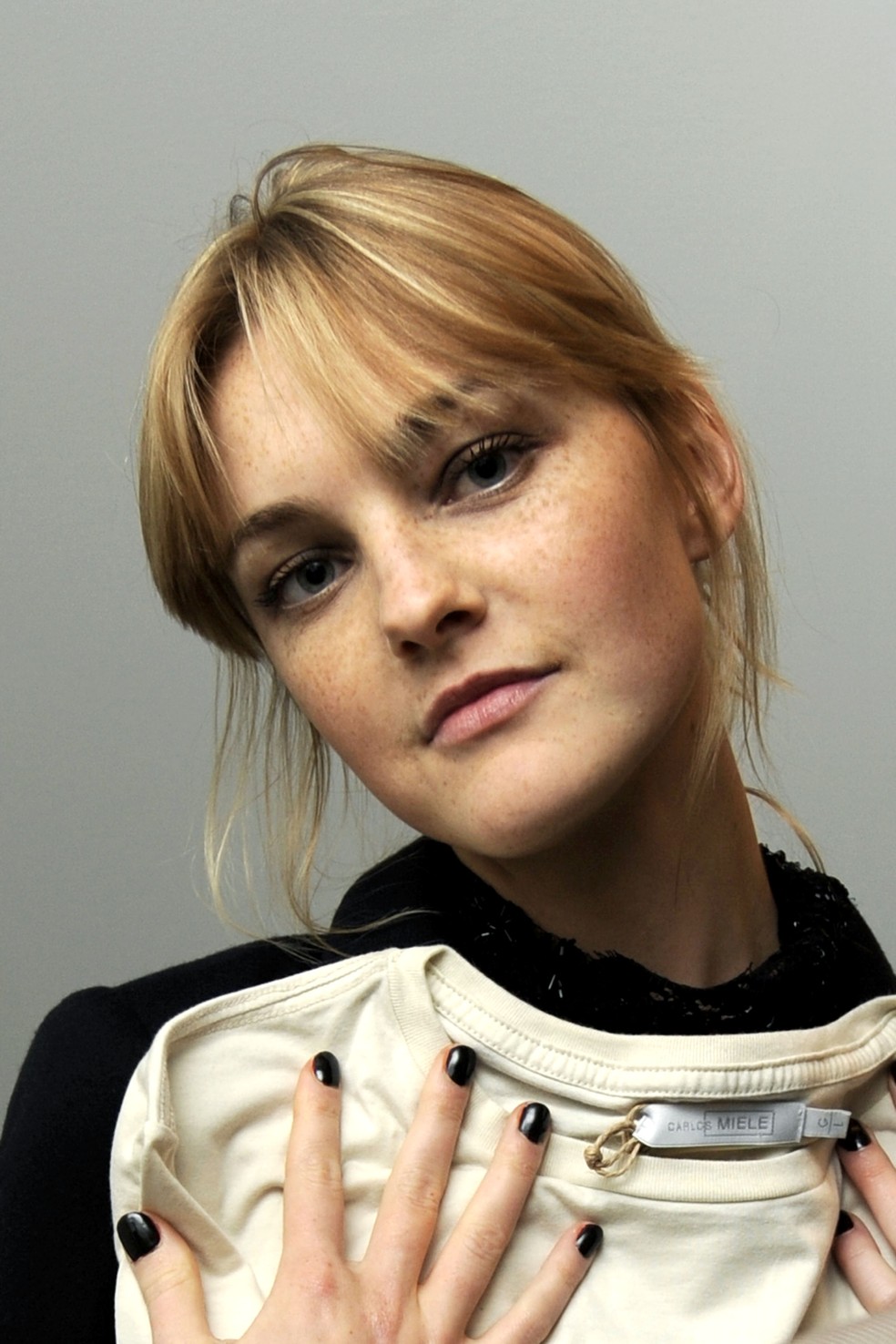 os-looks-de-beleza-ic-nicos-de-carol-trentini-ao-longo-dos-anos