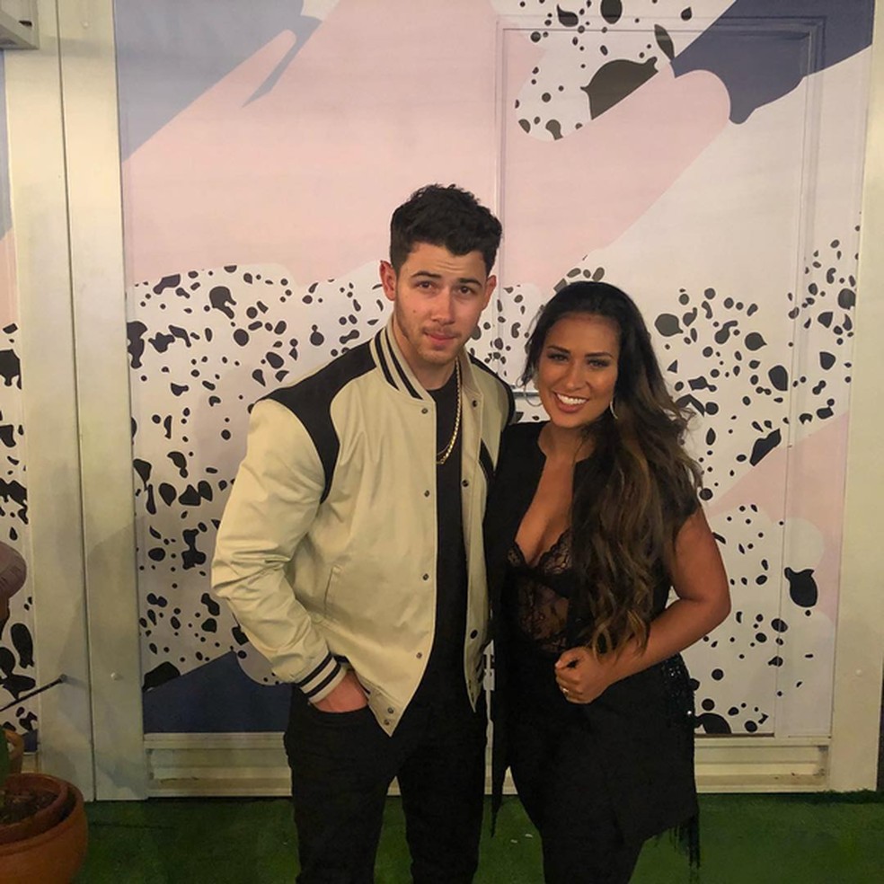 Simone conhece Nick Jonas e brinca: tô morta! | Celebridades | Vogue
