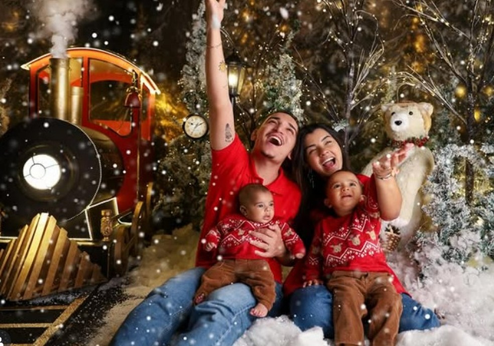 João Gomes, Ary Mirelle, e os filhos, Jorge e Joaquim — Foto: Reprodução/Instagram