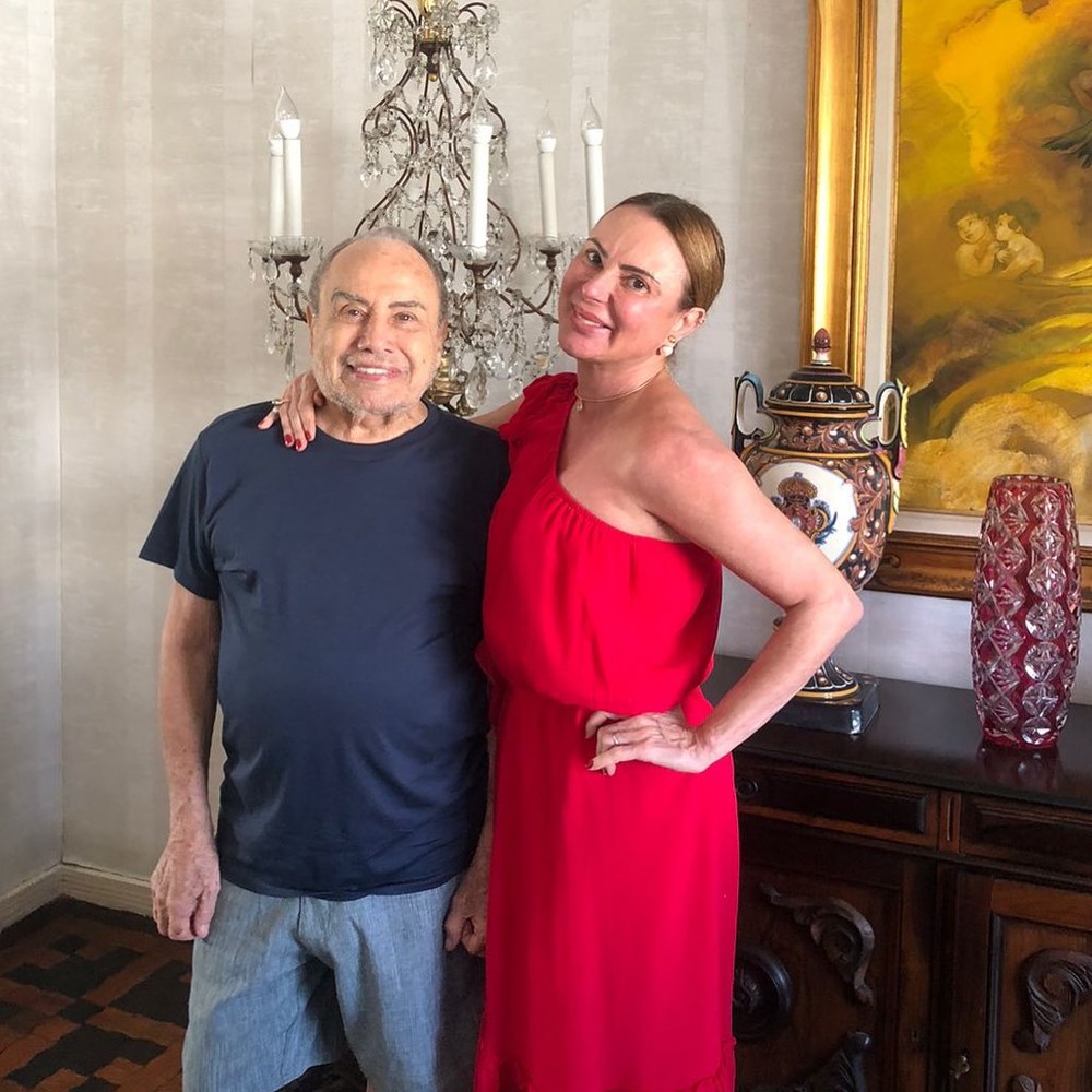 Mari Saade aproveita dia de sol para renovar bronzeado