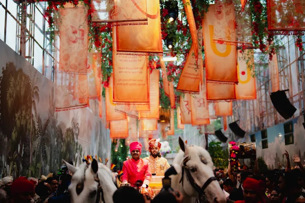 "Há música e festividades exuberantes – quase como um desfile" — Foto: Joseph Radhik