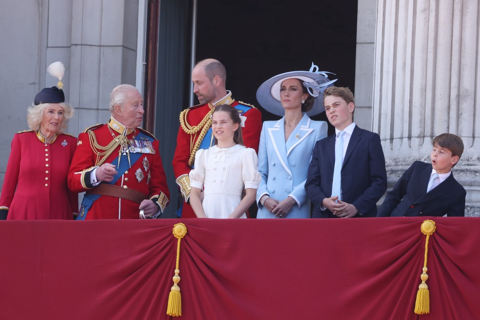 Rainha Camilla, Rei Charles, Príncipe William, Kate Middleton, princesa Charlotte, príncipe Louise príncipe George — Foto: Getty Images