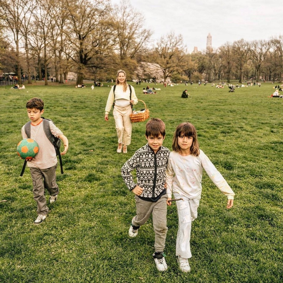 Luana Piovani com os filhos, Dom, Ben e Liz (Foto: instagram/reprodução) — Foto: Vogue