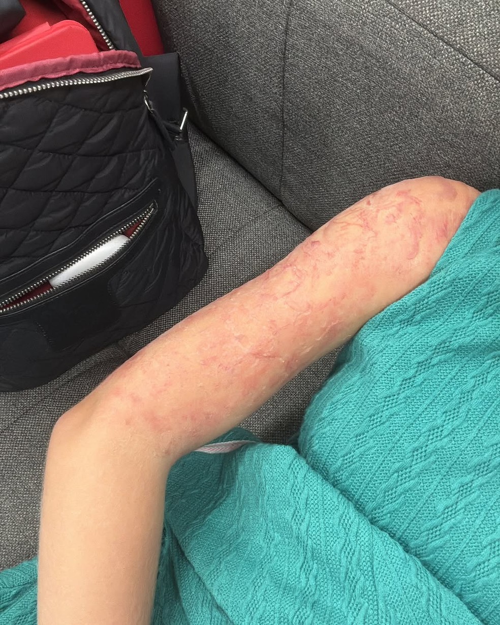 Klara Castanho mostra caracterização de sua personagem em Garota do Momento — Foto: Reprodução/Instagram