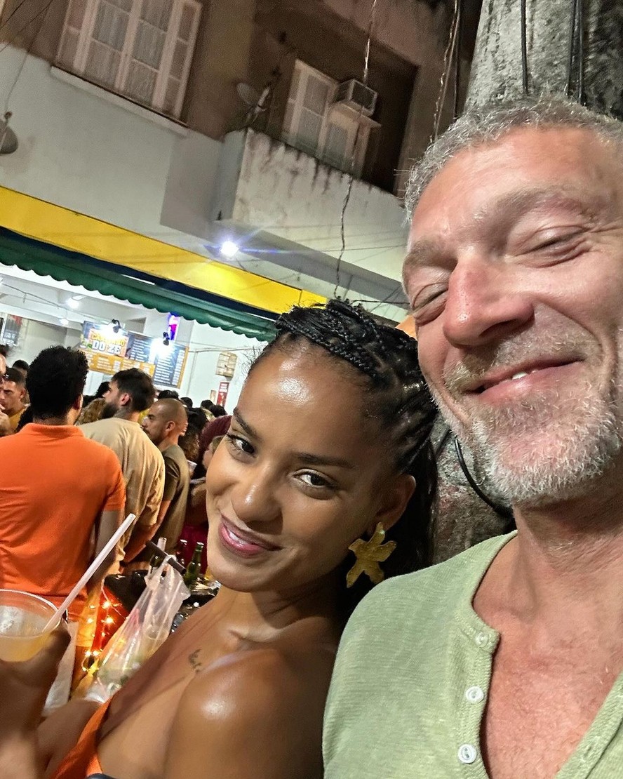 Narah Baptista mostra momento romântico com Vincent Cassel "Alegria