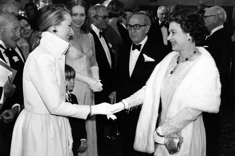 Meryl Streep e Rainha Elizabeth — Foto: GettyImages