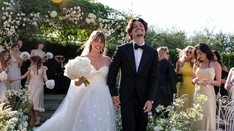 O casamento de Dylan Jagger Lee e Paula Bruss foi realizado em um jardim secreto de flores silvestres em Saint-Tropez — Foto: Thierry Joubert