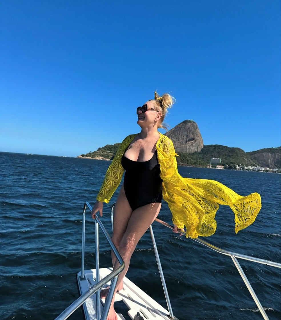 Vera Fischer posa em barco — Foto: Reprodução/Instagram