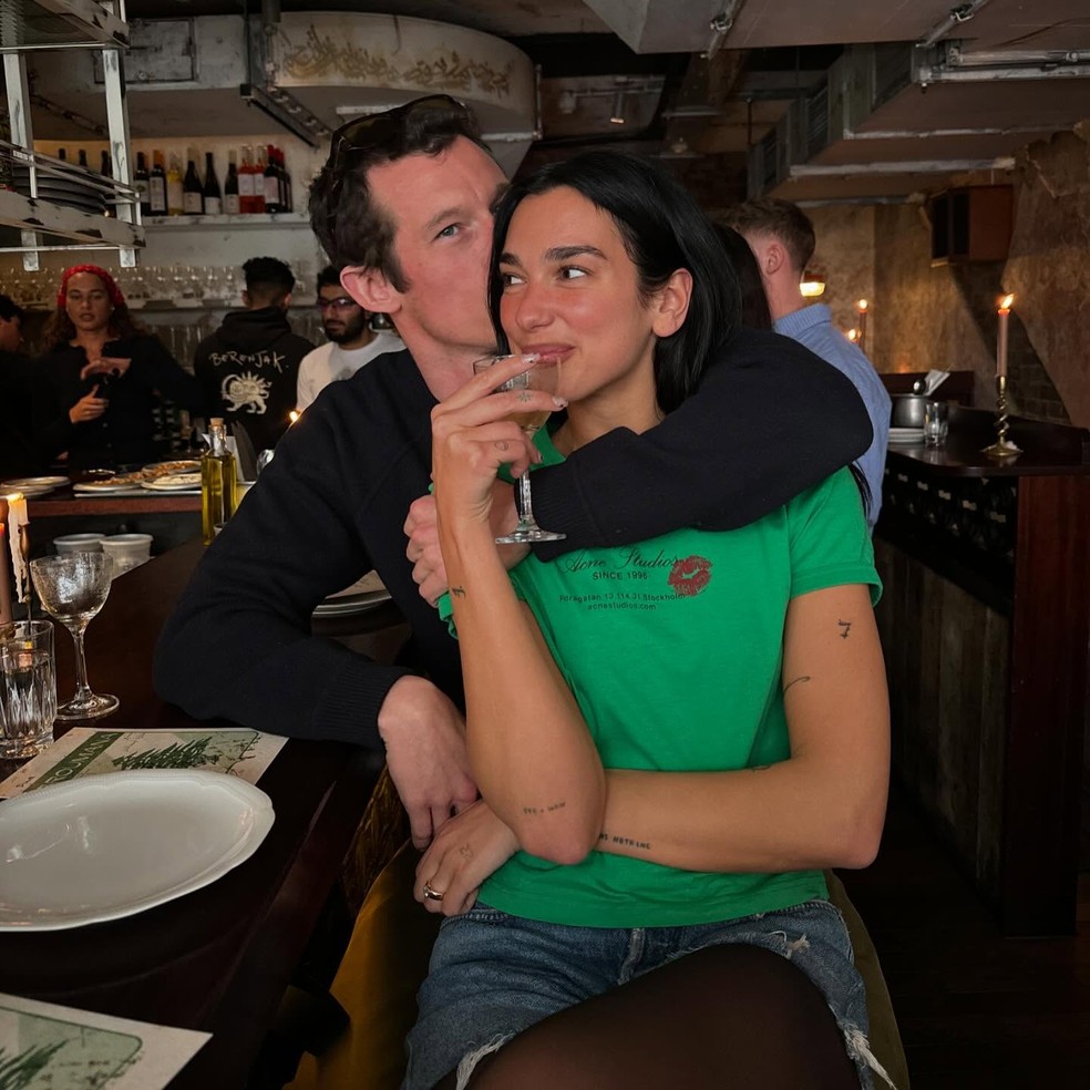 Dua Lipa e Callum Turner — Foto: Reprodução Instagram