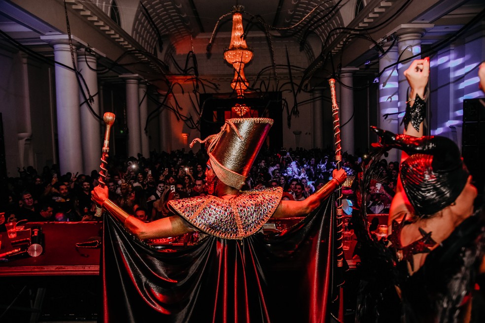 Para vestir a fantasia: festas de Halloween dão prêmios como hospedagem no  Copacabana Palace e R$ 1 mil