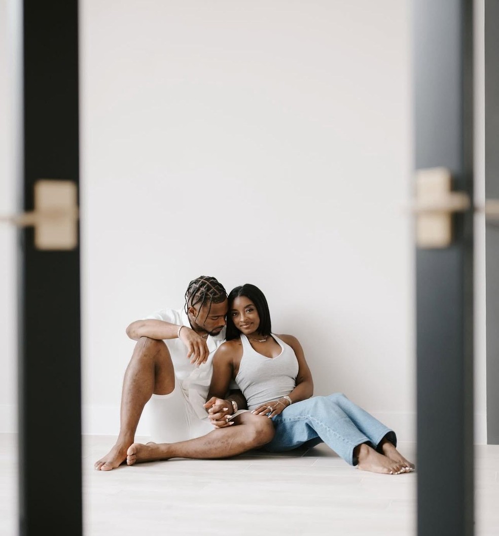 Simone Biles e o marido, Jonathan Owens — Foto: Reprodução/Instagram