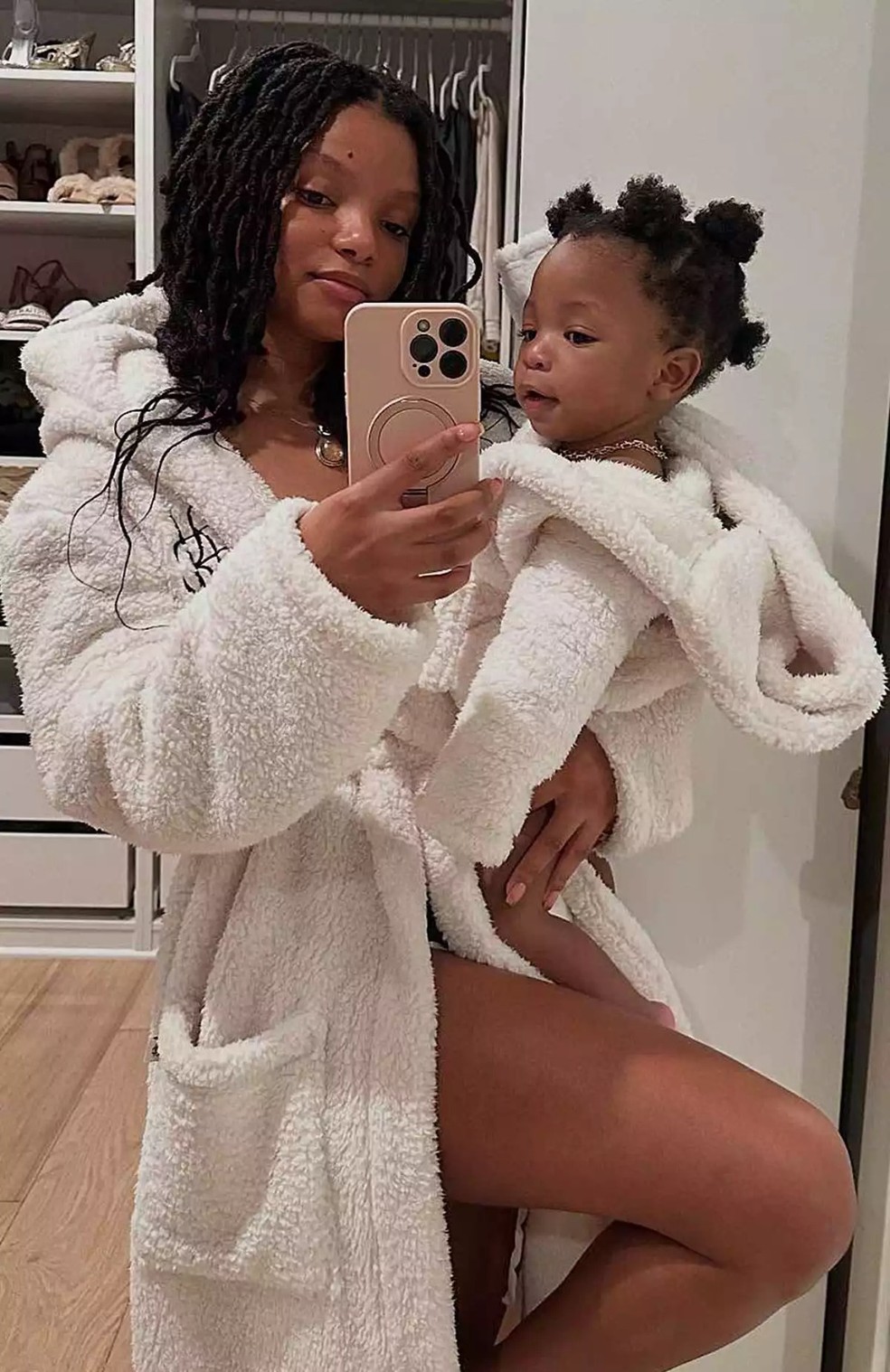 Halle Bailey e Halo — Foto: Reprodução/Instagram