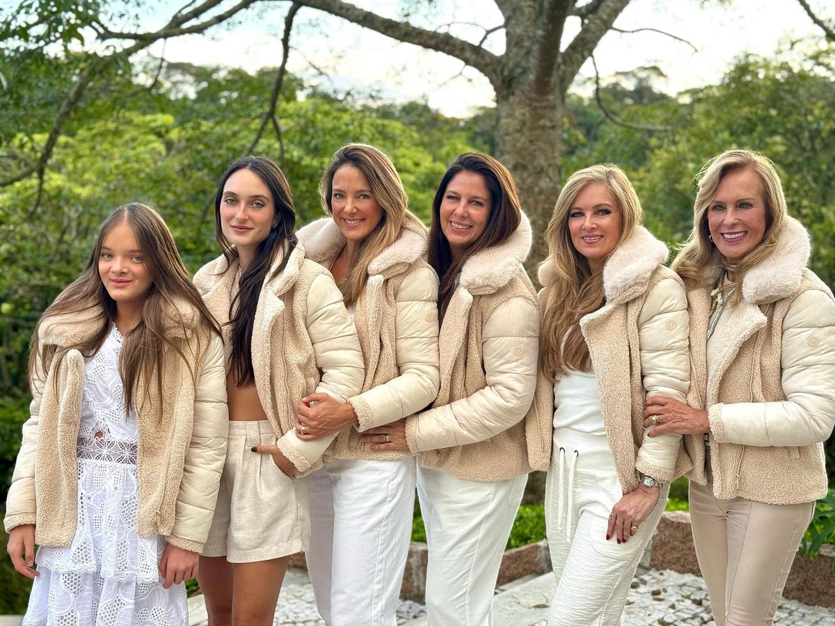 Helô Pinheiro celebra encontro de gerações: 'Momento feliz com filhas e ...