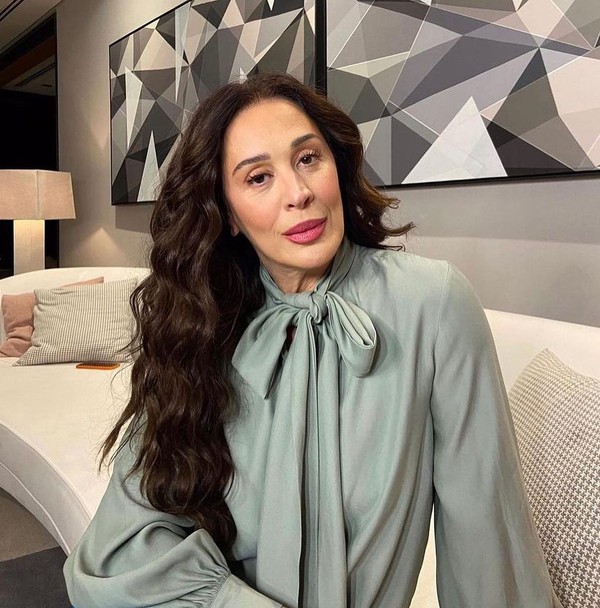 Claudia Raia exibe megaprodução de beleza