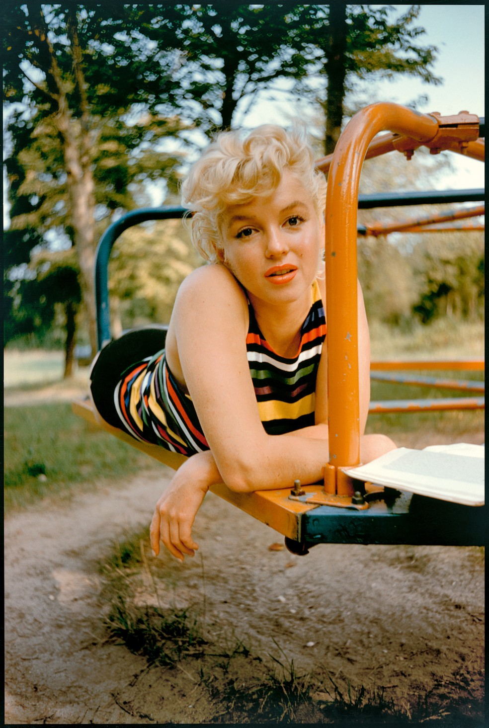 Marilyn Monroe lendo "Ulisses", de James Joyce, em Mt. Sinai, Nova York, 1952. — Foto: Eve Arnold Estate/Divulgação