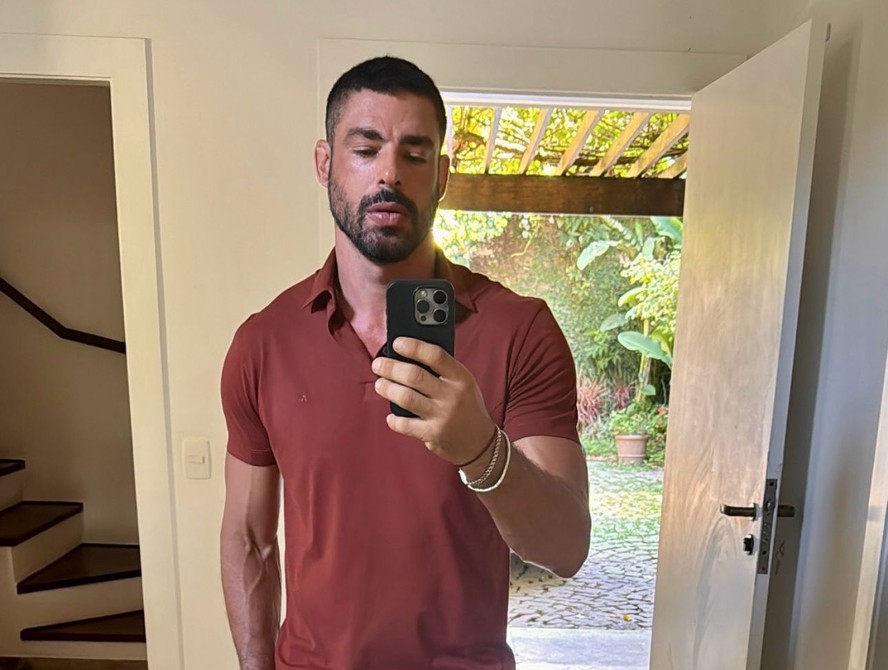 Cauã Reymond exibe dump dos últimos dias