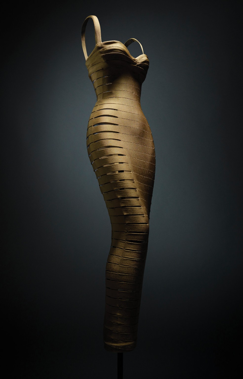 Vestido bandage da coleção de verão 1990. — Foto: Stephane Aït Ouarab e Andrea & Valentina (Exposição), Getty Images e Divulgação