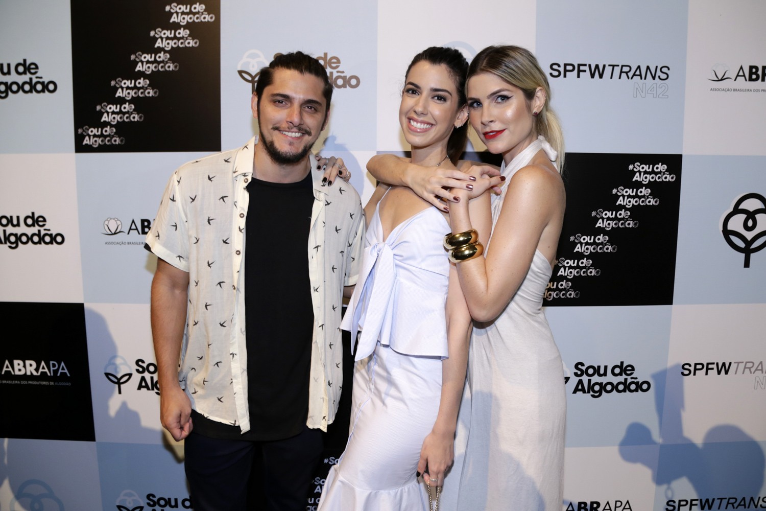Bruno Gissoni, Camila Coutinho e Julia Faria  