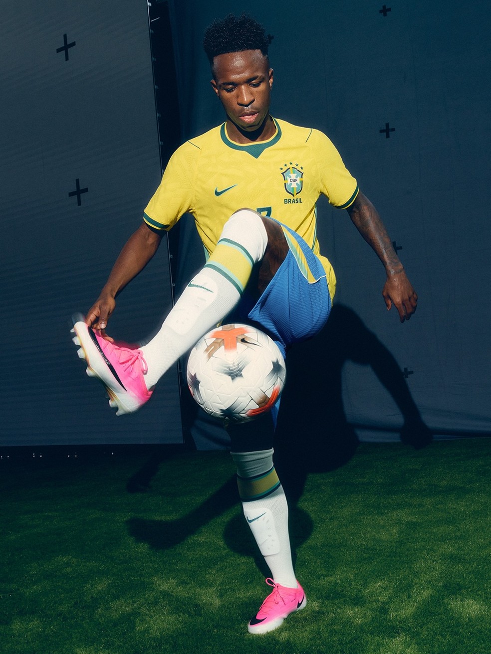 Vini Jr. em foto divulgação da Nike — Foto: Instagram/Reprodução @nikefootball