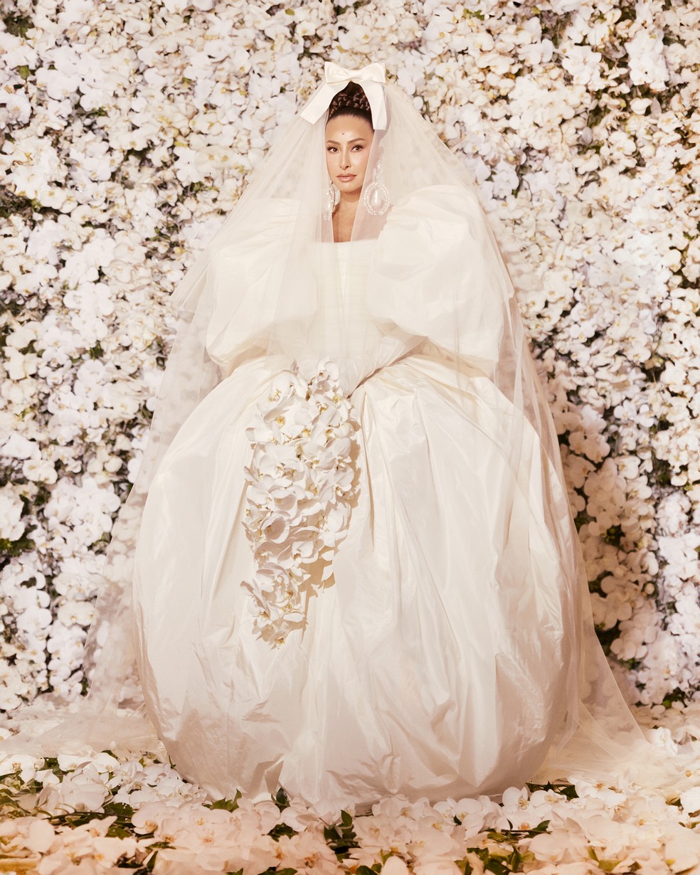 Sabrina Sato usa Giambattista Valli — Foto: Vogue Brasil/ Gabriela Schmdt