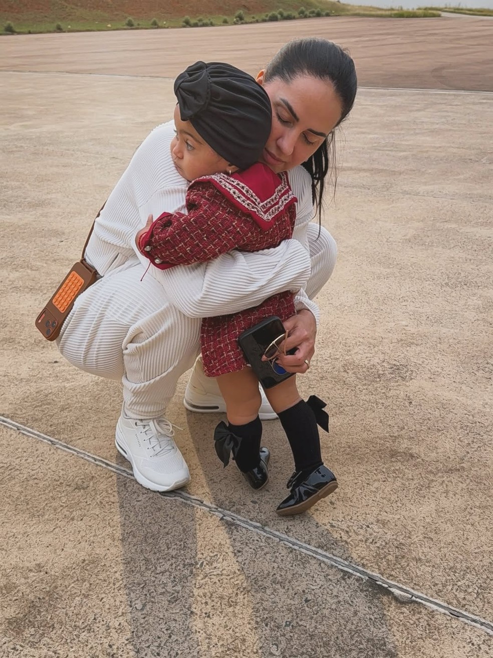 Filha de Zezé Di Camargo e Graciele Lacerda rouba a cena de turbante e blazer em Goiânia — Foto: Reprodução/Instagram
