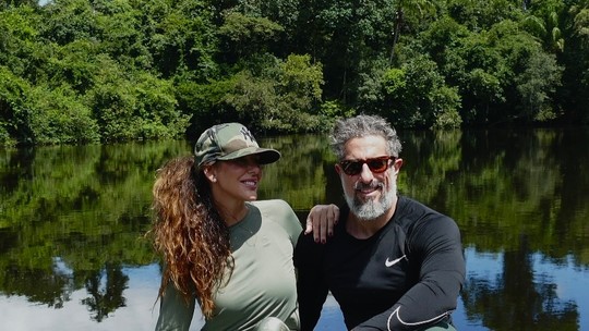Suzana Gullo posa com Marcos Mion na Amazônia: "Mais um cantinho desse mundão juntos"