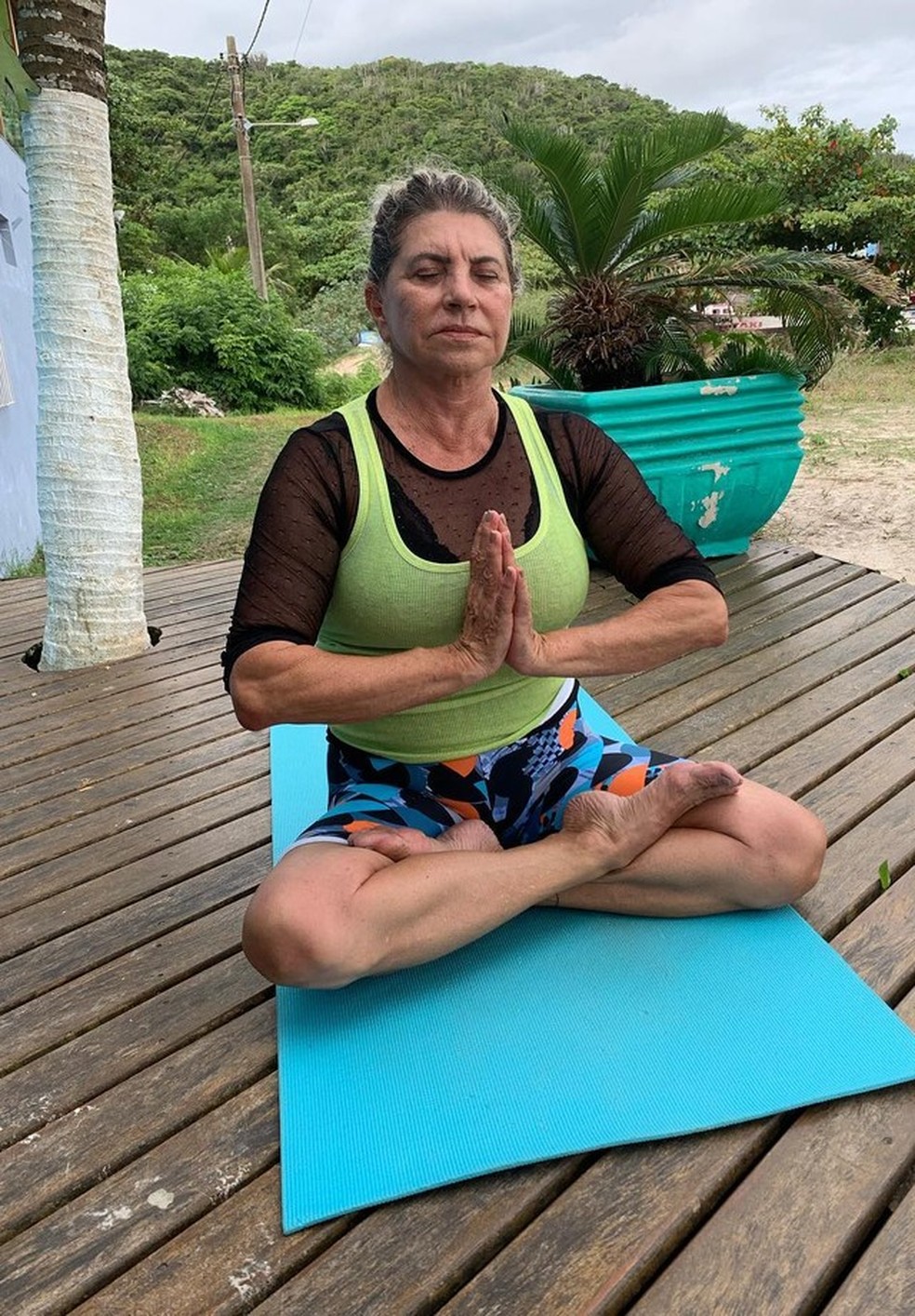 Flávia Alessandra e a mãe, Rachel Costa, arrasam em pose de ioga