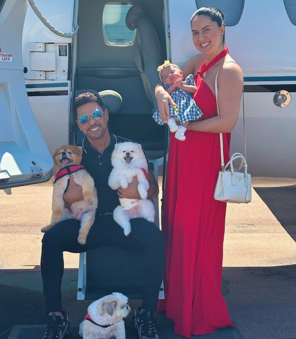 Gracile Lacerda posa com Zezé e filha — Foto: Reprodução/Instagram